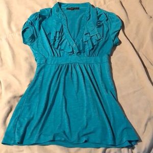 Cute turquoise blouse!